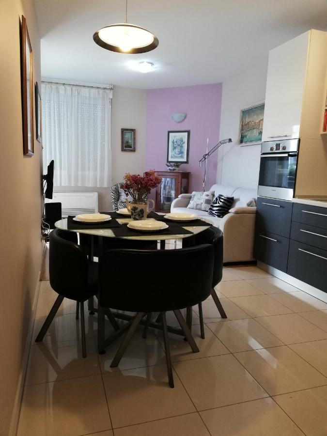 Near Beach Apartment Reno With Private Parking Split Exterior photo