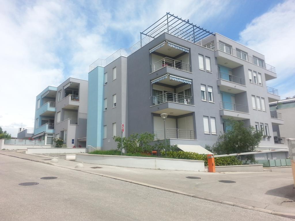 Near Beach Apartment Reno With Private Parking Split Exterior photo